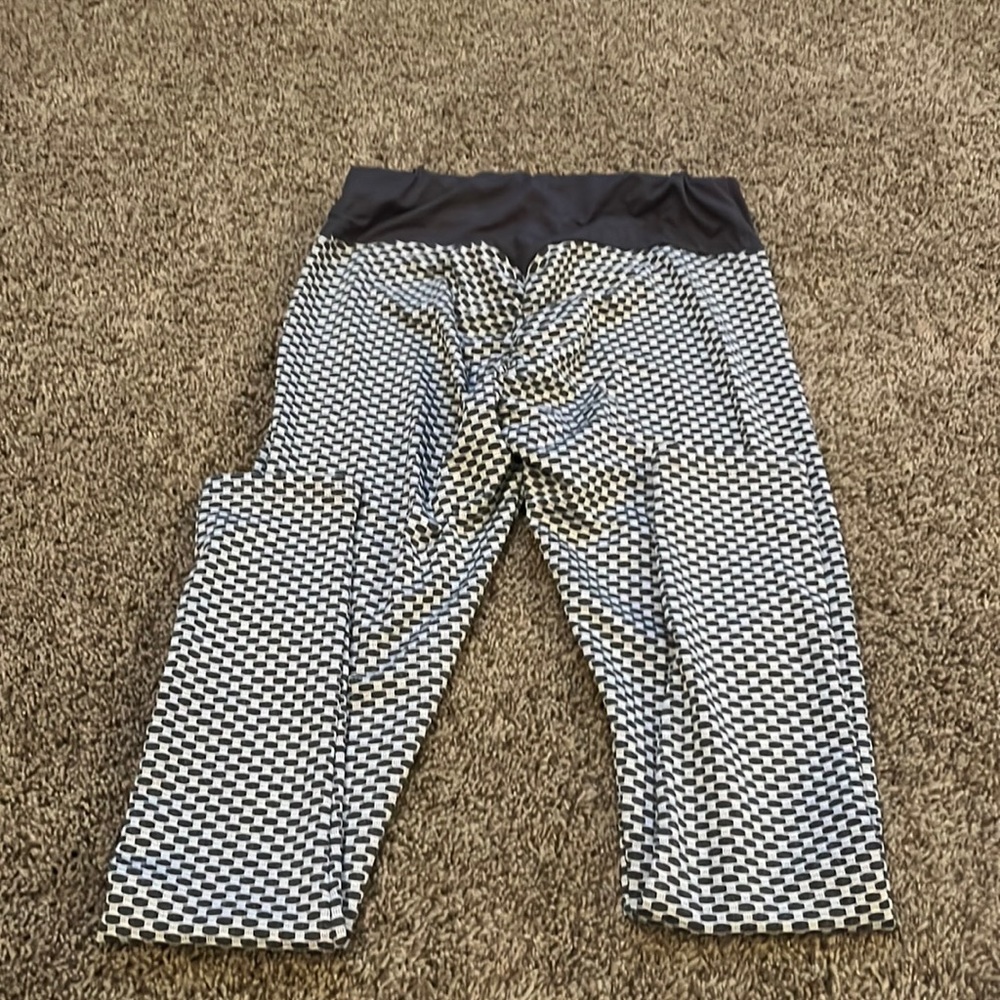 Scrunch butt leggings..never worn